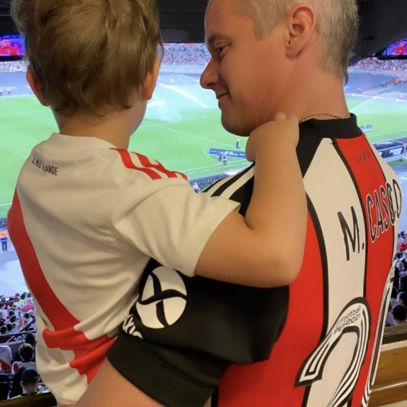 Alfie goes to his first Fútbol&nbsp;match